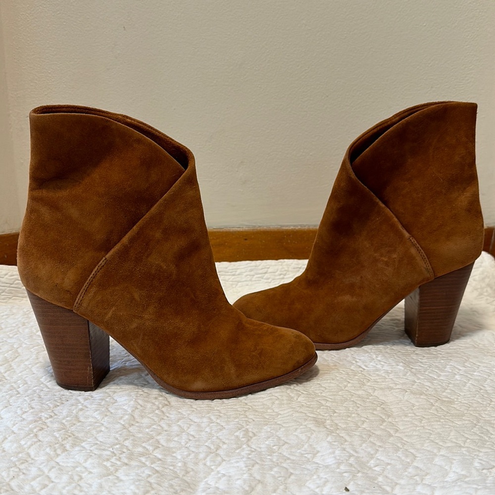 Joe Jeans Trisha suede women’s ankle boots size 9